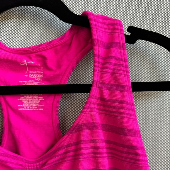 Danskin Now Seamless Support Tank – Fuchsia Racerback w/ Built-In Bra – Size XL - Picture 3 of 8